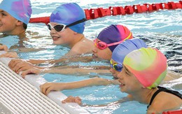 Cho trẻ học bơi từ sớm: Không chỉ giúp thân thể khoẻ mạnh mà còn là kỹ năng sống còn quan trọng