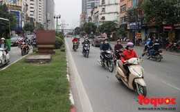 Hà Nội: Bất chấp nguy hiểm xe máy ngang nhiên đi ngược chiều tại đường Tố Hữu