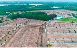Xúc đất lấp đường nhựa xây dựng trên đất nông nghiệp tại dự án Alibaba