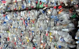 Dùng giấy tờ giả nhập khẩu hơn 1.000 tấn nhựa phế liệu