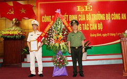 Trao quyết định của Bộ trưởng Bộ Công an về công tác cán bộ