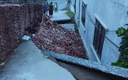 Hố tử thần 'nuốt' gọn ngôi nhà 2 tầng ở Hà Nội