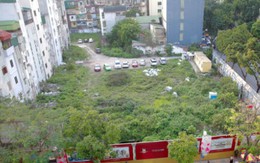 Để hơn 4.000 m2 đất quây tôn cho cỏ mọc sát Bờ Hồ, Hà Nội nói gì?