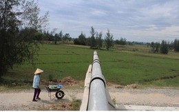 Ảnh: Cây cầu 36 tỷ không có đường dẫn nằm phơi mưa nắng ở Hà Tĩnh