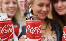 Trăm năm dâu bể của Coca-Cola: Từ sự nhẫm lẫn "thần thánh" trong pha chế đến màn "cướp ngôi" chớp nhoáng và "cú lừa" ngoạn mục để tạo ra chai Coca ngày nay
