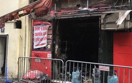 Sau tiếng nổ lớn, lửa bao trùm cửa hàng bánh trong phố cổ Hàng Buồm