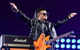 Jack Ma hát rock và khóc trong ngày từ chức chủ tịch Alibaba