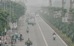 Chùm ảnh: Một ngày sau cơn mưa "vàng", đường phố Hà Nội lại chìm trong bụi mù