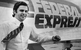 Bạn có biết: FedEx từng suýt phá sản, may mà nhà sáng lập cầm hết tiền quỹ đi đánh bạc để cứu công ty và thành công