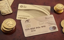 Hoàng gia Anh phát hành thẻ tín dụng bằng vàng nguyên khối