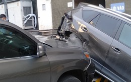 Lexus mất lái đâm hàng loạt ô tô ở Hà Nội