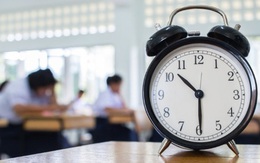 Nhiều trường học ở Anh đã loại bỏ đồng hồ kim vì học sinh phụ thuộc công nghệ đến nỗi không biết xem giờ