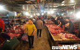 Giá thịt lợn tăng 'sốc', dân buôn kêu ế thảm