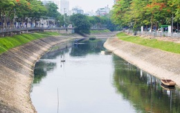 Bơm nước sông Hồng “cứu” sông Tô Lịch: “Có tiền bơm rửa thì cũng chuyển ô nhiễm sang cho nơi khác”