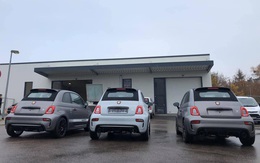 Abarth 595 gần 3 tỷ đồng chào hàng đại gia Việt: Xe nhỏ hơn VinFast Fadil nhưng giá ngang Porsche Macan với trang bị khủng như siêu xe