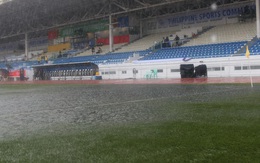 SEA Games 30: Trận đấu giữa U22 Việt Nam và U22 Singapore vẫn diễn ra dù trời vẫn đổ mưa rất lớn