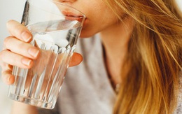 6 sai lầm mà nhiều người khi uống nước hay mắc phải dẫn đến gây hại cho sức khỏe