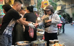 Khu chợ độc nhất Hà Nội: Mở vài tiếng bán hàng trăm cân cá kho, trời lạnh càng hút khách