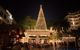 Tiệc đêm Giáng sinh kín chỗ khách sạn lớn ở Hà Nội
