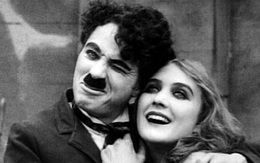 Bức thư đêm Giáng sinh 1965 Vua hài Charlie Chaplin gửi con gái: "40 năm bố đã mua vui cho mọi người trên trái đất, nhưng bố khóc nhiều hơn họ cười con yêu ạ!"