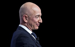 Trong một ngày đen tối của thị trường chứng khoán toàn cầu, Jeff Bezos bỏ túi thêm 7,9 tỷ USD