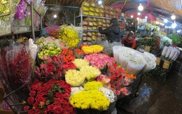 Ảnh: Chợ hoa ngày Valentine hiu hắt, giá rớt thảm hại