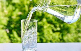 3 thói quen khi uống nước không chỉ ảnh hưởng thận mà còn khiến tim bị suy yếu