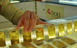 Vì sao doanh nghiệp kéo rộng khoảng cách mua bán và đẩy giá vàng trong nước lên cao hơn thế giới tới 2 triệu đồng/lượng?