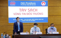 TP.HCM: Giáo viên tiểu học được DHG Pharma tài trợ gel rửa tay phòng dịch