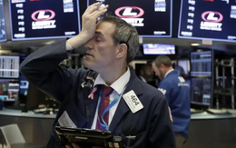 Covid-19 trở thành đại dịch toàn cầu, Dow Jones ngay lập tức rớt hơn 1.400 điểm và rơi vào thị trường "gấu"