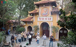 Các chùa hoạt động trở lại, tạm thời chưa đón khách quốc tế và Việt kiều