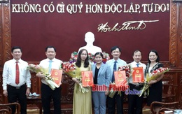 Trao quyết định phê chuẩn chức vụ Chủ tịch, Phó Chủ tịch UBND huyện Phú Riềng, Đồng Phú, Hớn Quản