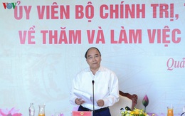 Ảnh: Thủ tướng làm việc tại Quảng Ninh và trò chuyện với công nhân mỏ