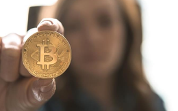Bitcoin chạm ngưỡng 9.000 USD
