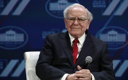 “Bình thản trước giông bão” nhưng đây là cách Warren Buffett đang âm thầm đối phó với cuộc khủng hoảng “tồi tệ nhất 89 năm cuộc đời”