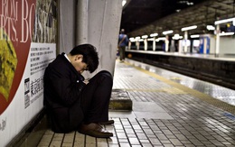 Bộ ảnh đáng sợ về cuộc sống của dân công sở Nhật: Say xỉn là "nghĩa vụ", làm việc như máy và thờ ơ với tình dục