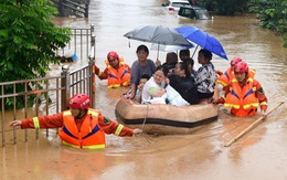 Những con số thiệt hại nặng nề do mưa lũ kinh hoàng ở Trung Quốc