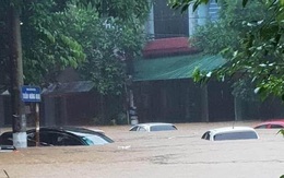 Hà Giang: Mưa lớn hàng nghìn ngôi nhà, ô tô chìm trong biển nước