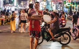 Kinh tế đêm ở phố Tây Sài Gòn đang "cầu cứu": Nhân viên... năn nỉ khách Việt vào quán, cầm cự vượt qua khủng hoảng