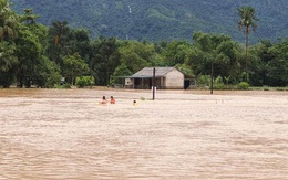 ẢNH: Các lực lượng chức năng Hà Giang tập trung khắc phục hậu quả mưa lũ
