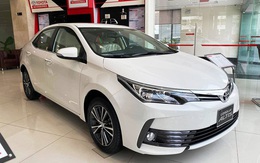 Đón bản mới, Toyota Corolla Altis dọn hàng tồn giảm giá thấp kỷ lục, còn từ 590 triệu đồng