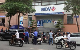 Hai tên cướp nổ súng, cướp đi vài trăm triệu tại chi nhánh BIDV ở Hà Nội