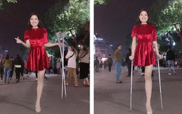 Cô gái mất 1 chân xuất hiện trên phố đi bộ Hà Nội gây xôn xao: Sau 4 ngày tỉnh lại đã thành người khác