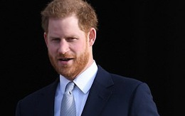 Hoàng tử Harry lần đầu xuất hiện sau khi tuyên bố rời hoàng gia với vẻ mặt bất thường và phớt lờ truyền thông