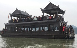 200.000 đồng/lượt đi thuyền trên hồ Tam Chúc, du khách vẫn chen nhau lên thuyền