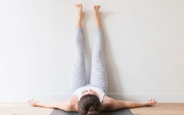 Tôi là một giáo viên yoga và đây chính là cách tôi làm mỗi ngày để giảm đau lưng