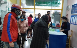 Hà Nội: Ngán ngẩm cảnh tranh giành mua khẩu trang tại chợ thuốc lớn nhất