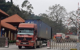 Nông sản vẫn ùn ứ hàng trăm xe ở cửa khẩu, phía Trung Quốc thiếu người bốc xếp hàng