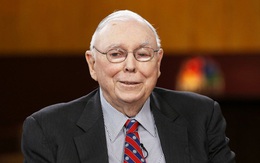 Thân là tỷ phú nhưng lại ngồi máy bay hạng phổ thông, Charlie Munger khẳng định: Một cái đầu tự do quan trọng hơn tài sản