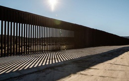 19 bang kiện Tổng thống Trump vì tiền xây tường biên giới